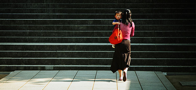 Alleinerziehende Mutter © flickr.com, mrhayata, CC 2.0
