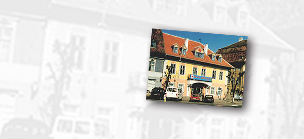 Helfen, die kulturelle Identität zu bewahren Der Sitz des DFDR in Sibiu (dt. Hermannstadt) © Stefan Bichler (2000) in Wikipedia