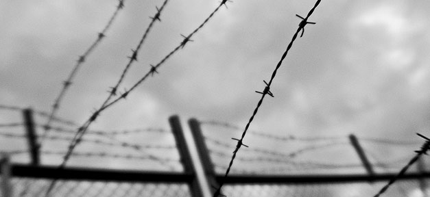 Pro Asyl warnt vor "flächendeckender Inhaftierung" von Flüchtlingen Gewahrsamseinrichtung für Ausreisepflichtige ähnelt einem Knast © possan auf flickr.com (CC 2.0), bearb. MiG