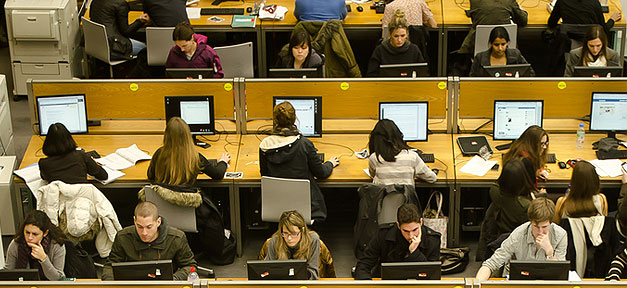 Internationale Studierende bleiben selten in Deutschland © garryknight @ flickr.com (CC 2.0), bearb. MiG