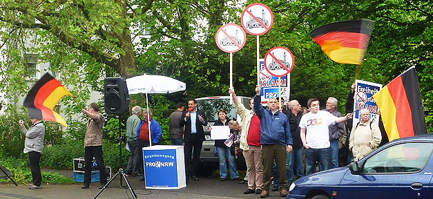 Den Rechten in die Hände gespielt Wie eine handvoll Pro NRW Nazis provozieren © Gereon Schloßmacher
