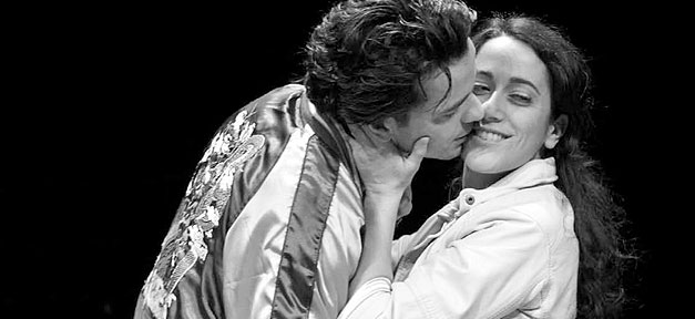 Das Grips Theater nutzt seine „Kebab Connection“ Szene aus dem Stück "Kebab Connection"; Foto: Neumann, Reithmeier