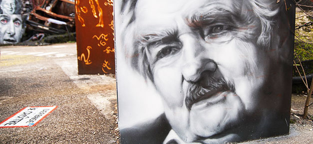 Porträt des Präsidenten von Uruguay, José Mujica © thierry ehrmann @ flickr.com (CC 2.0), bearb. MiG