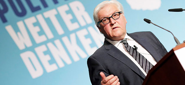 Abgrenzung von Rechtsextremismus gefordert Frank Walter Steinmeier, Bundespräsident, Rede, Pult, Politik