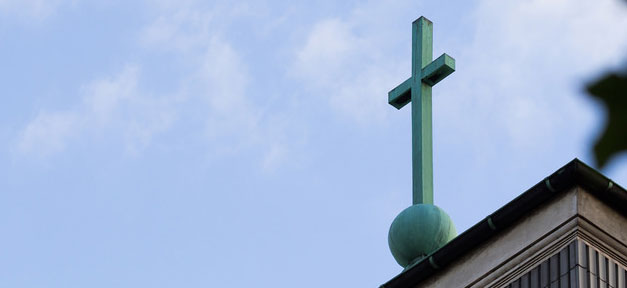 BAMF und Kirchen weiter uneins Kirche © Sebastian Rittau @ flickr.com (CC 2.0), bearb. MiG
