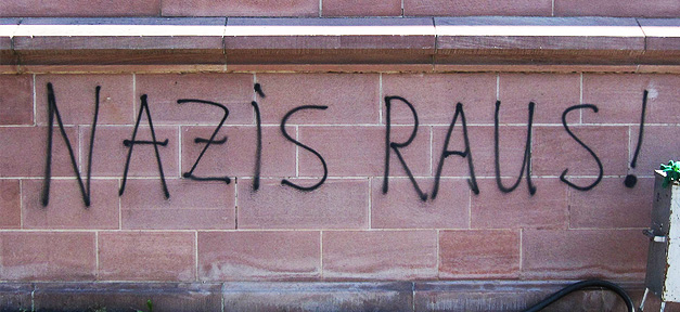 Rückgang rechtsextremer Einstellungen - aber keine Entwarnung Nazis Raus! © Matthias Liffers @ flickr.com (CC 2.0), bearb. MiG