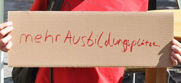 Jeder dritte Flüchtling auf Ausbildungssuche wird fündig Mehr Ausbildungsplätze © gruenenrw auf flickr.com (CC 2.0), bearb. MiG