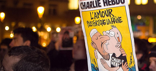 Liebe ist stärker als Hass - eine Charlie Hebdo Karikatur © Valentina Calà @ flickr.com (CC 2.0), bearb. MiG