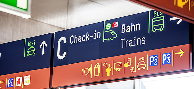Jugendliche immer offener gegenüber Einwanderung Check-in am Flughafen - Einwanderung © MiG