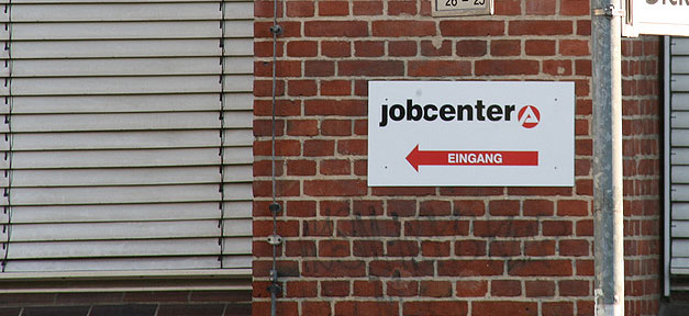 Jobcenter benachteiligen Menschen mit ausländischen Namen Jobcenter, Arbeit, Arbeitslosigkeit, Hartz IV, Sozialhilfe
