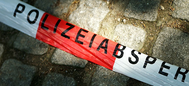 Verdächtiger Polizist tot aufgefunden polizei, polizeiabsperrung, absperrband, absperrung