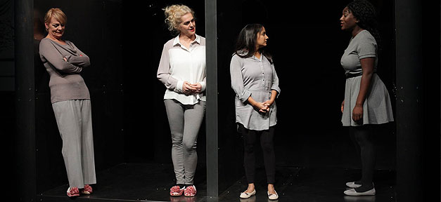 Tafel - ein Stück mit Migrationsgeschichte Tafel, Theater, Ballhaus Naunynstraße, Berlin