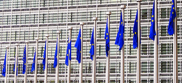 EU verklagt Polen, Ungarn und Tschechien europa, eu-kommission, flagge, kommission, parlament