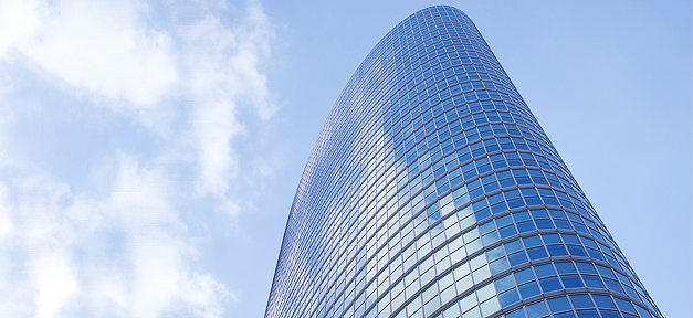 Versicherungen verlangen zehnfache Prämie bei Vermietung an Flüchtlinge Gebäude, hochhaus, building, bank, versicherung, skyscraper