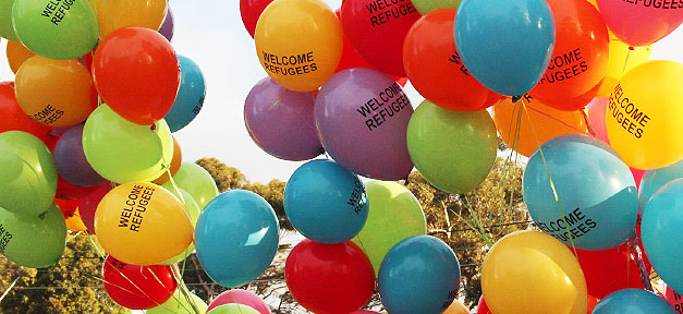 Jeder Zweite will mehr Flüchtlinge in Deutschland aufnehmen refugees, flüchtlinge, willkommen, ballons, demonstration, demo