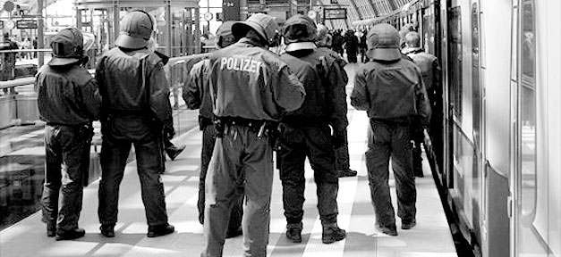 Menschenrechtler fordern Beschwerdestelle gegen "Racial Profiling" Polizei, Bahn, Kontrolle, Sicherheit, Bahnhof