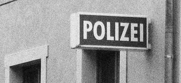 Anti-Terror-Ermittler unter Rechtsextremismus-Verdacht polizei, polizeiwache, polizeischild, sicherheit, beamte, wache