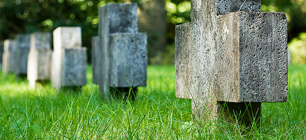 Bochum will Flüchtlinge auf Friedhofswiese unterbringen Grab, Grabstein, Friedhof, Tod, Grabsteine, Kreuz