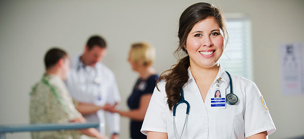 Zwölf Prozent der Pflegekräfte kommen aus anderen Ländern Krankenschwester, Arzt, Krankenhaus, Altenpflegerin
