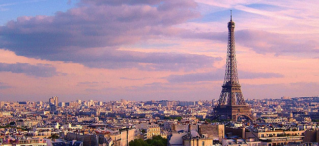 Zum Ramadan-Ende sucht Frankreich den Kontakt zu Muslimen Paris, Frankreich, Eifelturm, Stadt, Panorama, France