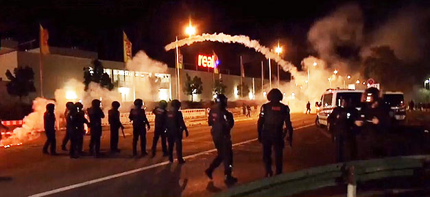 Freiheitsstrafen nach Krawallen in Heidenau Demonstration, Gewalt, Ausschreitung, Polizei, Nacht, Straße
