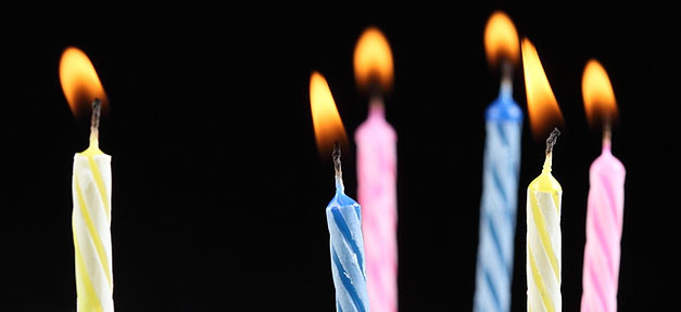 Holocaust-Überlebende Trude Simonsohn wird 100 Jahre alt Kerze, Geburtstag, Kerzen, Feuer, Happy Birthday