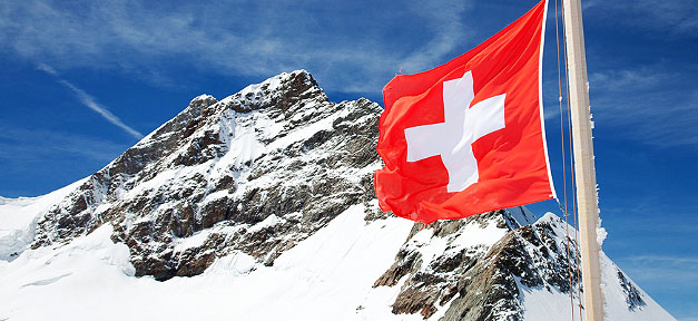 Volksabstimmung über Ausweisung ausländischer Straftäter in der Schweiz Schweiz, Flagge, Berge, Schweizer Berge, Alm, Fahne