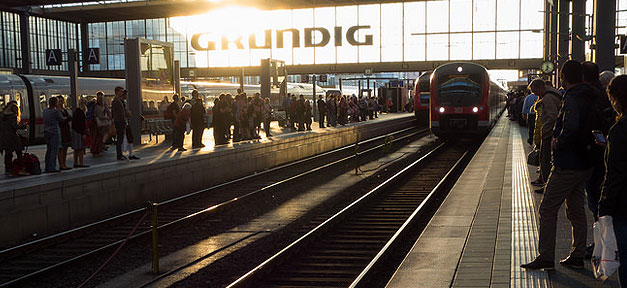 Syrer verlassen ihr Land nicht einfach so Bahnhof, Hauptbahnhof, München, Gleis, Zug, Passagiere