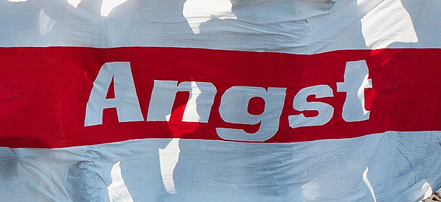 Sorge vor Zuwanderung auch Ausdruck von Verbitterung Angst, Fahne, Demonstration, Menschen, Panik