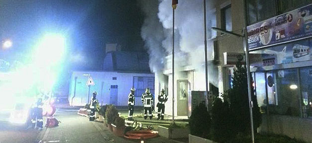 Mehr Angriffe auf Muslime und Moscheen Feuer, Moschee, Islamfeindlichkeit, Bombenanschlag
