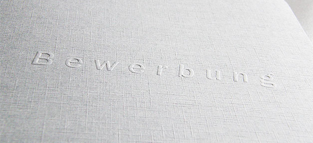 Flüchtlinge suchen oft erfolglos nach Arbeits- und Ausbildungsplätzen Bewerbung, Bewerbungsmappe, Stellenausschreibung, Arbeit