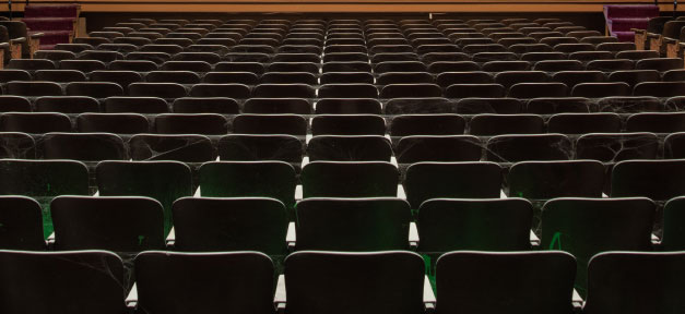 Wenn Schauspieler mit ausländischen Wurzeln bedroht werden Theater, Kino, Sitze, Saal, Film, Aufführung