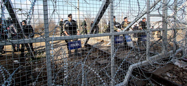 Migration spaltet Europa, Deutschland auch – aber anders Flüchtlinge, Idomeni, Polizei, Flüchtlingslager, Grenze