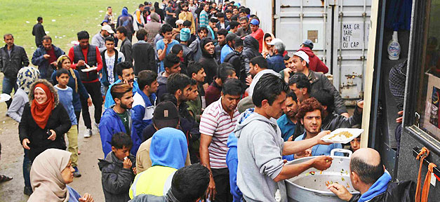 Flüchtlinge im Durchschnitt jung und männlich Idomeni, Flüchtlinge, Griechenland, Flüchtlingskrise, Zelt