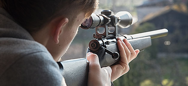 700 Reichsbürger haben Waffenschein Gewehr, zielen, Mann, schießen, waffe