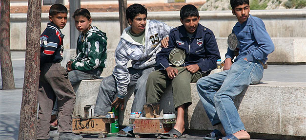Unicef beklagt Folgen von Konflikten auf Bildung Jugendliche, Syrien, Aleppo, Straße, Schuhputzer