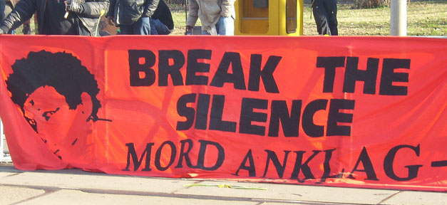 Oury Jalloh: Gutachten über weitere Verletzungen vorgestellt Oury Jalloh, Demo, Rassismus, Polizei, Mord, Gewahrsam