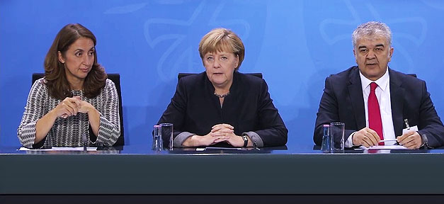 Antidiskriminierungsstelle fordert mehr Migranten in Verwaltung Integrationsgipfel, Integration, Angela Merkel, Aydan Özoguz