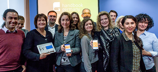 Online-Portal bündelt Informationen für Flüchtlinge handbookgermany, Aydan Özoguz, Flüchtlinge, Internet, Online