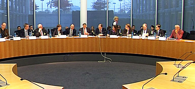 „Chancen-Aufenthaltsrecht“ soll 18 Monate gelten Sachverständige, Ausschuss, Innenausschuss, Innenministerium, Experten