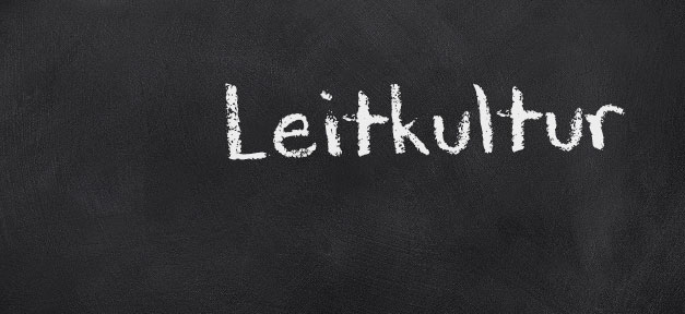 Initiative stellt eigene Thesen zum Zusammenhalt vor Leitkultur, Tafel, Kreide, Schrift, Wort, Begriff