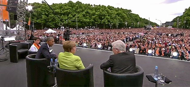 Umjubelter Obama mahnt Realismus in Flüchtlingspolitik an Barack Obama, Angela Merkel, Kirchentag, Berlin, Podium