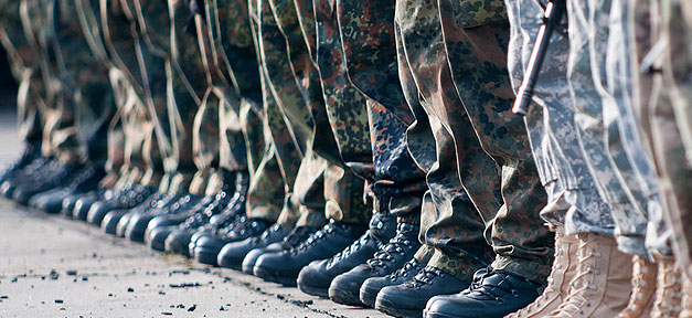 Deutschland hat jetzt einen Militärbundesrabbiner Bundeswehr, Soldat, Uniform, Deutschland, Stiefel, Schuhe
