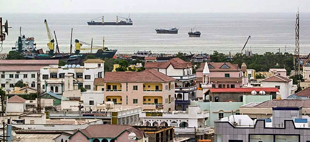 Somalier kehren aus dem Exil zurück, um ihr Land wieder aufzubauen Somalia, Stadt, Bosaso, Meer, Küste, Schiffe, Afrika