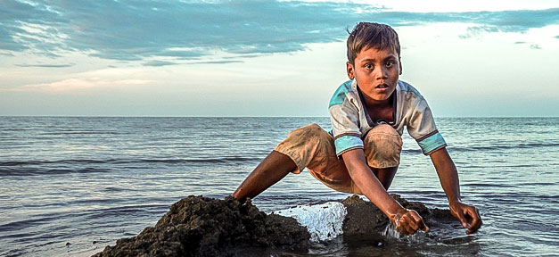 Zahl unbegleiteter minderjähriger Flüchtlinge stark gesunken Meer, Kind, Flüchtling, Wasser, Strand, Flucht, Not, Hilfe