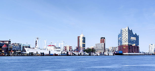 Fast jeder zweite Hamburger hat Migrationserfahrung Hamburg, Stadt, Elbphilarmonie, Skyline, Hafen