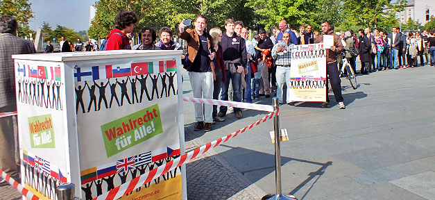 Symbolwahl von Berliner Migranten Wahlrecht, Wahlen, Ausländerwahlrecht, Ausländer, Migranten