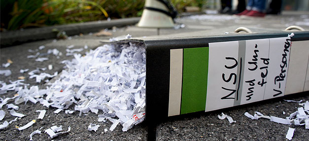 Sächsische Linke und Grüne: Verfassungsschutz zeigte Desinteresse am NSU NSU, V-Personen, V-Männer, Nationalsozialistischer Untergrund