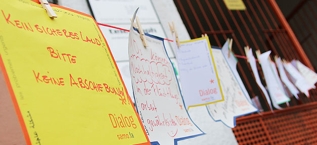 Migrantenorganisationen ziehen Bilanz aus Modellprojekt in der Flüchtlingsarbeit Sprechblase, Migranten, Abschiebung, Einwanderung