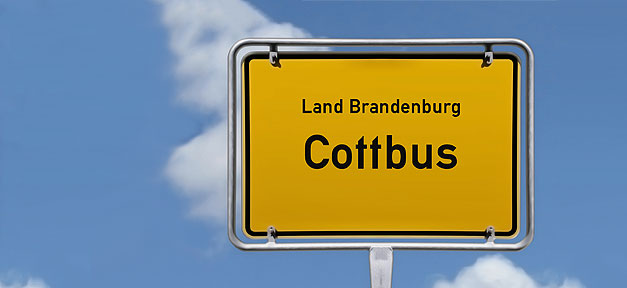 Wachsende Fremdenfeindlichkeit in Deutschland Cottbus, Stadt, Ortsschild, Brandenburg, Schild